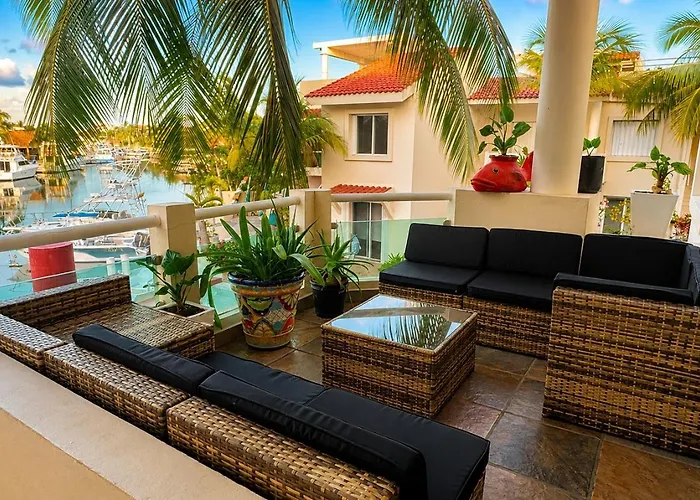 Stunning Large Remodeled Penthouse-big Canal Views
