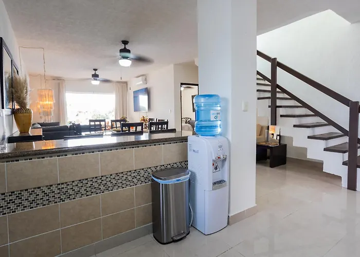 Apartment Stunning Large Remodeled Penthouse-big Canal Views *