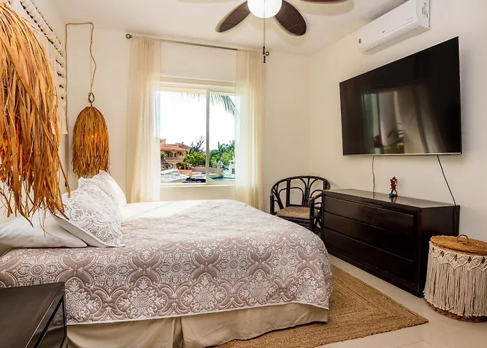 Stunning Large Remodeled Penthouse-big Canal Views Apartment *