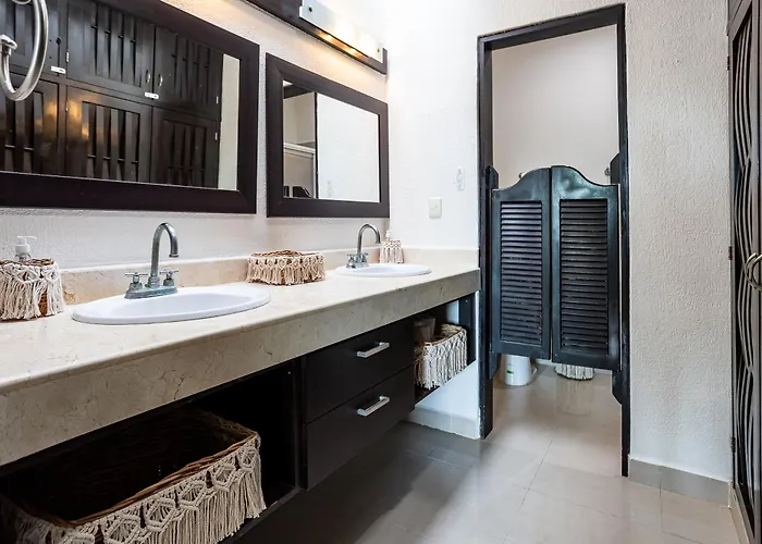 Apartment Stunning Large Remodeled Penthouse-big Canal Views *