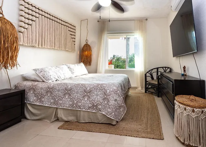 Stunning Large Remodeled Penthouse-big Canal Views
